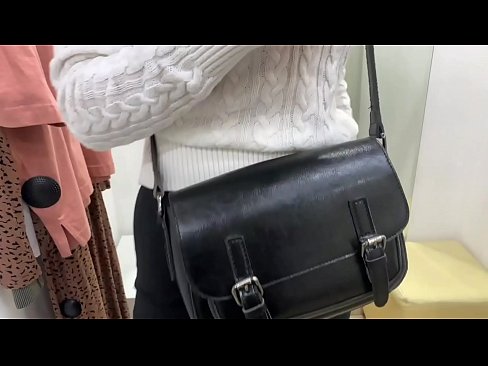 ❤️ Јавна мастурбација на младата кучка FeralBerry со дилдо во фитинг просторијата ☑ Квалитетно порно на mk.mathem-1-class.ru ❤